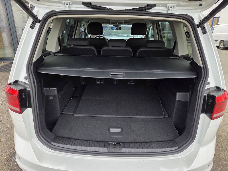 Volkswagen Touran (2026) 1.5 TSI DSG 7míst - fotka 38 z 48