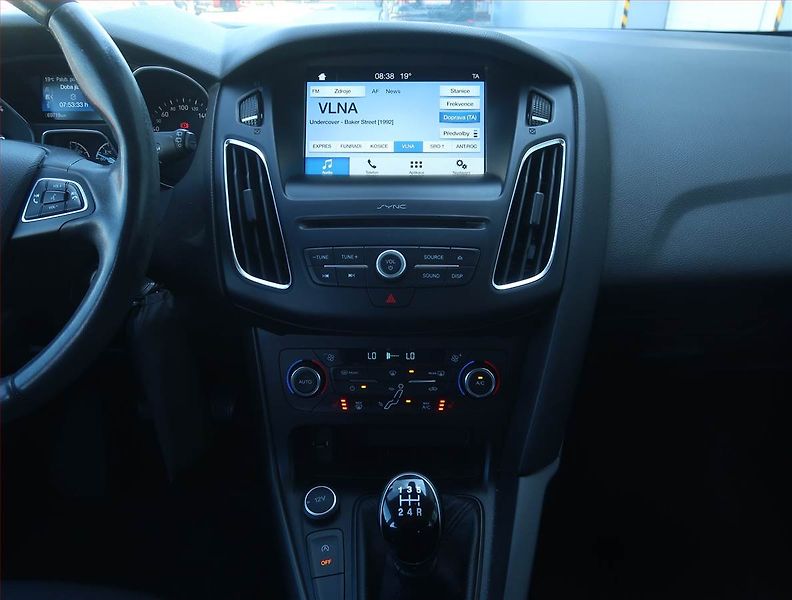 Ford Focus (2018) 1.0 EcoBoost, Tempomat - fotka 12 z 17