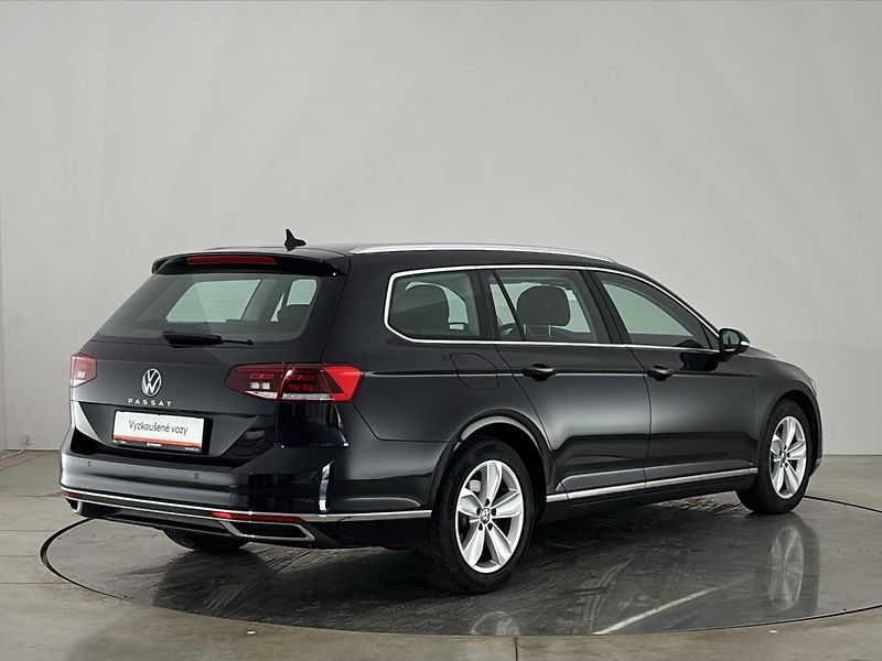 Volkswagen Passat Elegance DSG - fotka 2 z 28