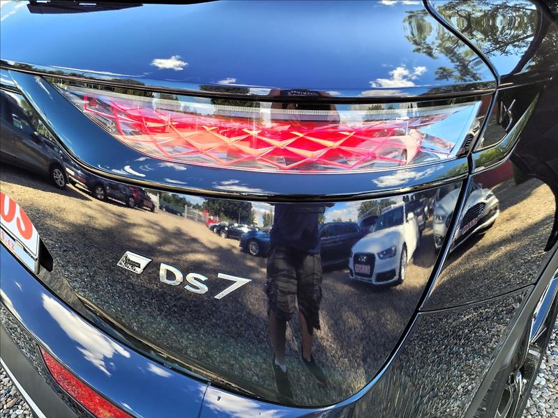 DS Automobiles DS7 Crossback 1,6 Louvre PHEV,4x4,kůže,LED - fotka 37 z 41