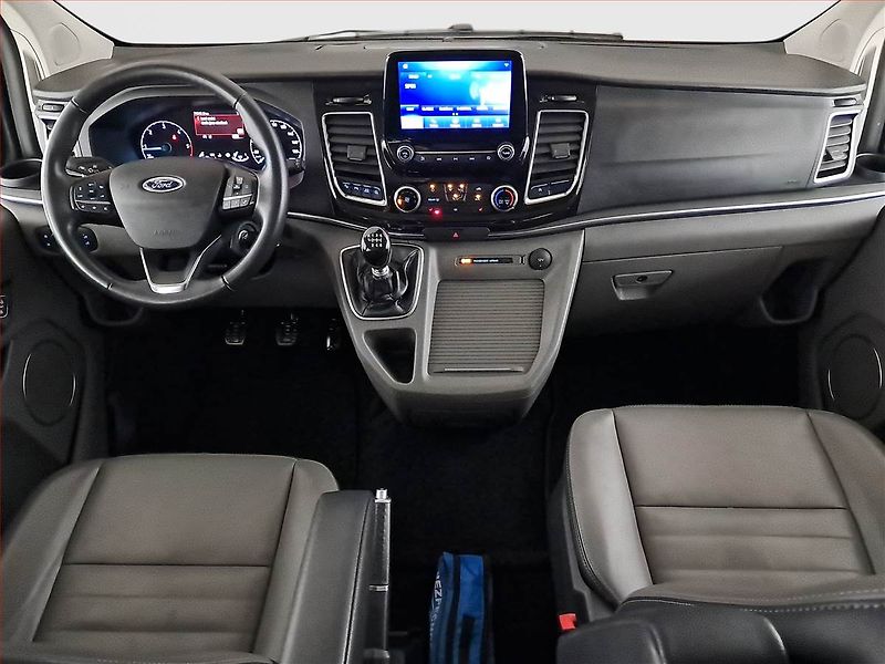 Ford Tourneo Custom (2022) Titanium 2.0 EcoBlue mHEV, ČR - fotka 8 z 21