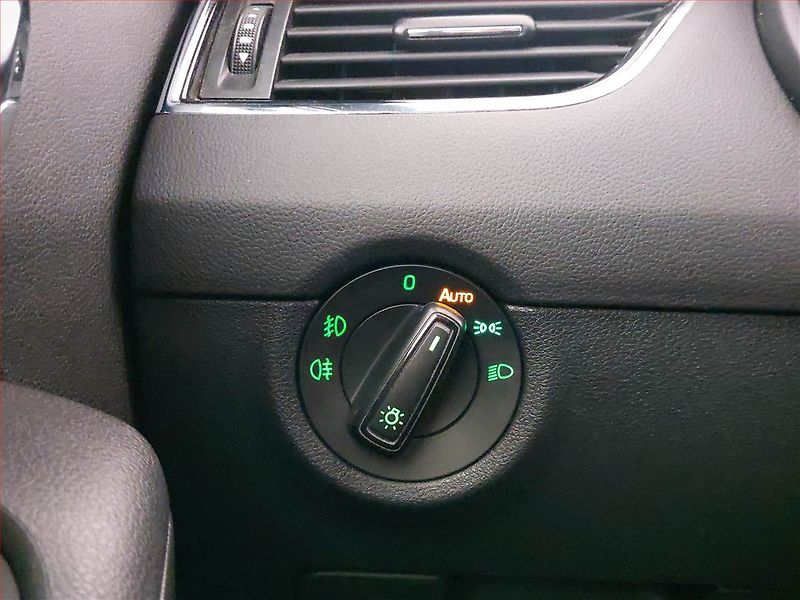 Škoda Octavia (2014) RS 2.0 TDI, Serv.kniha, Xenony - fotka 17 z 18