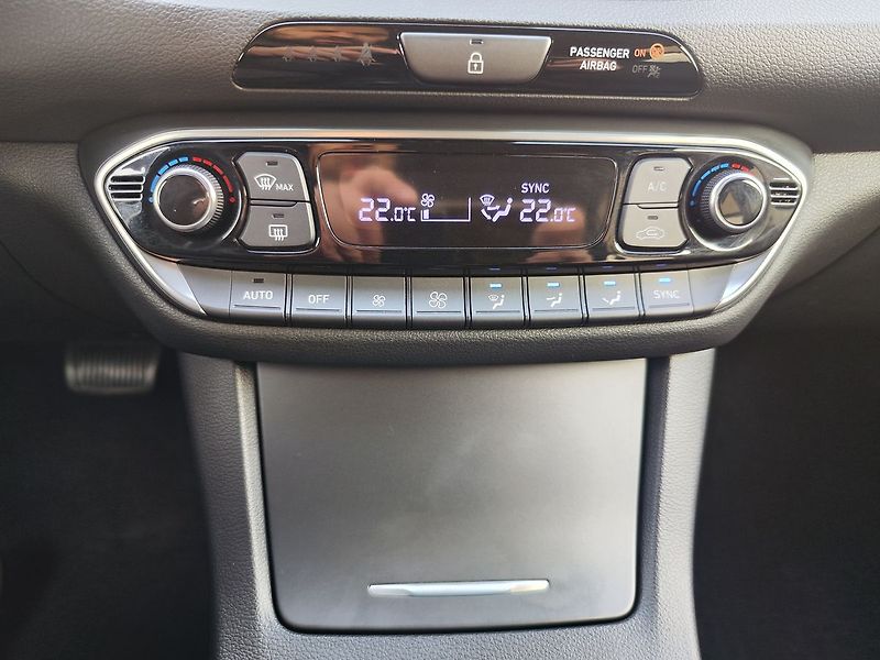 Hyundai i30 1.4 T-GDI/103kW Style DCT - fotka 19 z 33