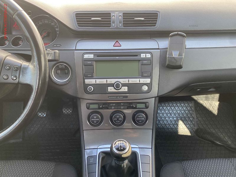 Volkswagen Passat (2008) 1.9TDi, autoAC - fotka 12 z 16