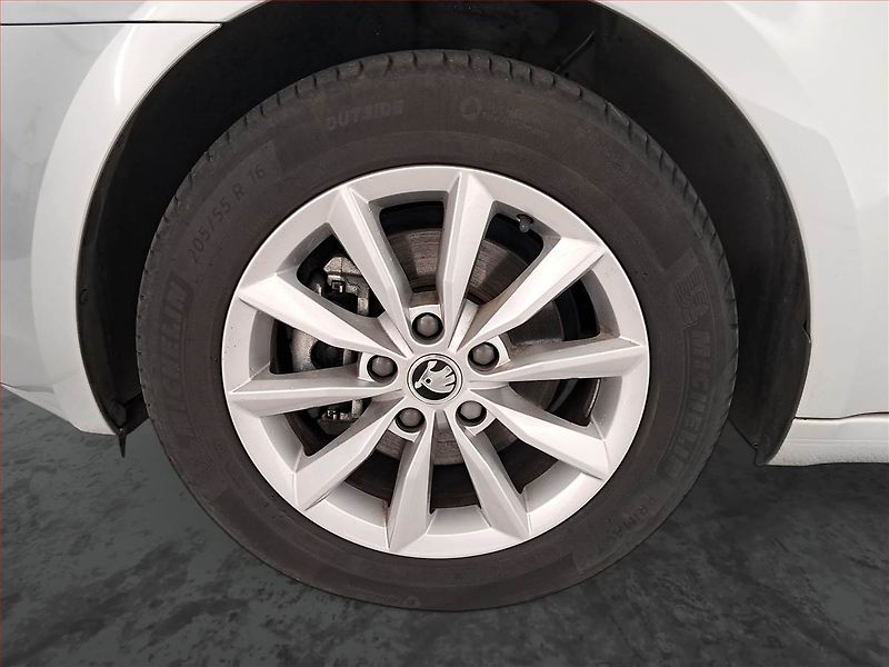 Škoda Octavia (2015) Elegance 2.0 TDI, Kůže, Navi - fotka 14 z 19