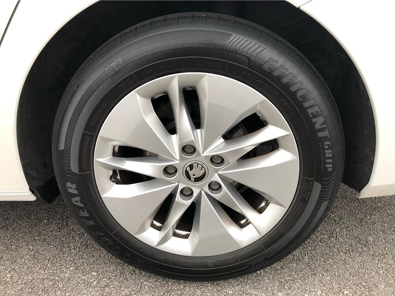 Škoda Octavia 2,0TDi 85kW AMBITION PLUS - fotka 14 z 28