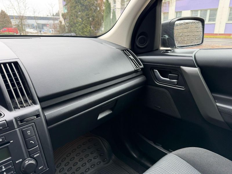 Land Rover Freelander 2 2,2TD4  4WD / servis.kn. - fotka 29 z 32