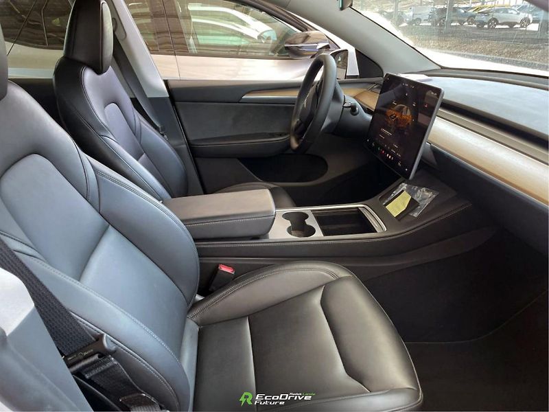Tesla Model Y (2024) Berlin, AMD Ryzen, HW4 - fotka 4 z 5