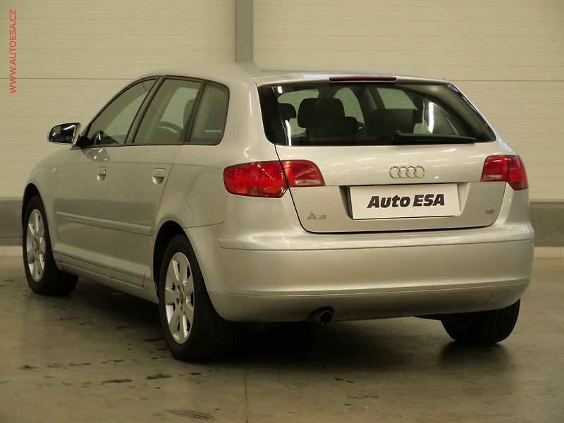 Audi A3 (2005) 1.6i, Výhřev sed - fotka 6 z 17