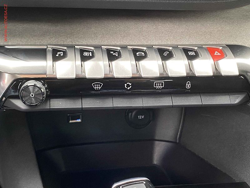Peugeot 5008 (2023) 1.2 PT, GT, AT, LED, TZ - fotka 14 z 19