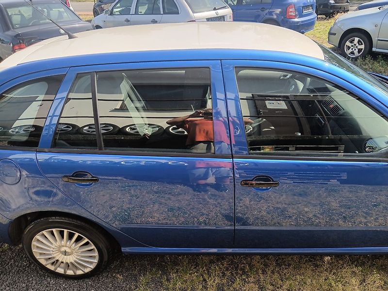 Škoda Fabia 1.4 MPI Combi Classic - fotka 6 z 17