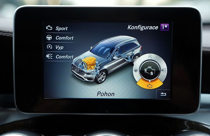 Mercedes-Benz GLC 250i 4Matic/kůže/Led/9AT/ČR - fotka 39 z 43