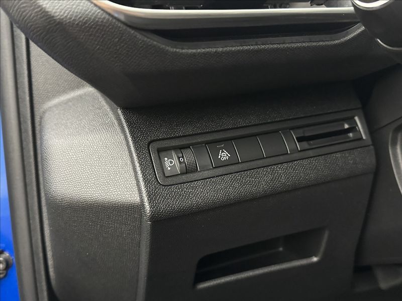 Peugeot 3008 1,2 ALLURE AUTOMAT LED 1MAJ ČR - fotka 8 z 42