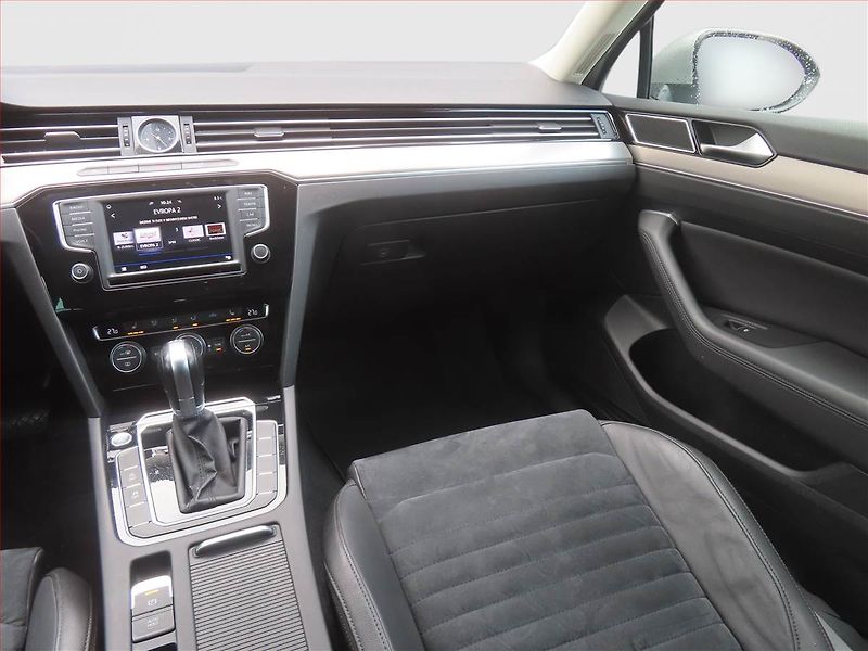 Volkswagen Passat (2017) 2.0 TDI, Automat, Kůže, Navi - fotka 8 z 17