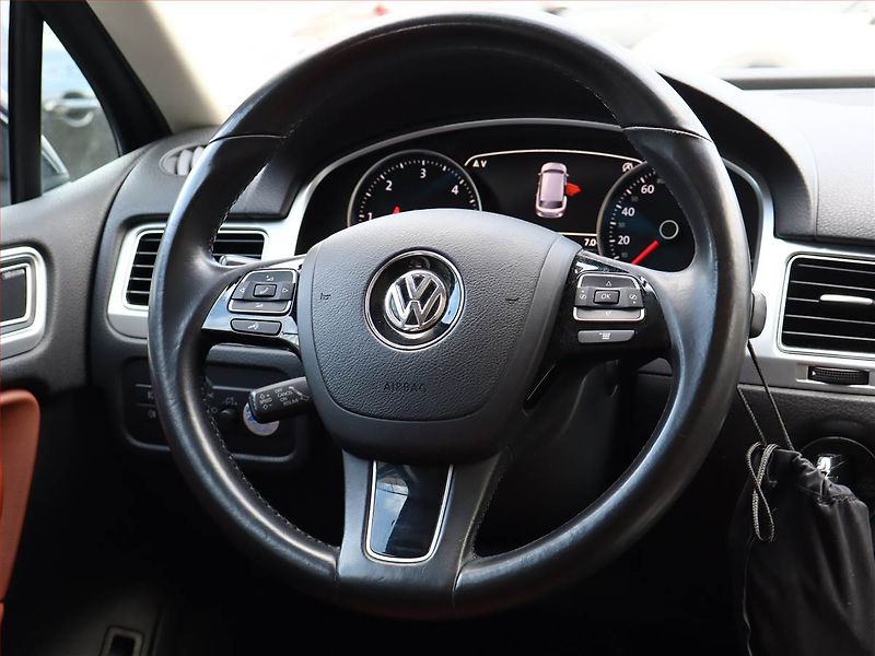 Volkswagen Touareg (2015) 3.0 TDI - fotka 14 z 21