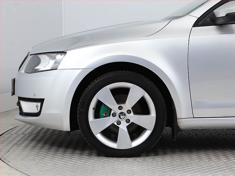 Škoda Octavia (2013) Elegance 1.6 TDI, Serv.kniha - fotka 12 z 16