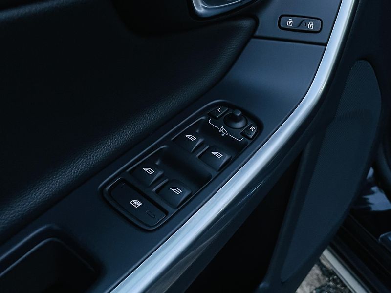Volvo V60 2.4D4 5V AUTOMAT KAMERA TAŽNÉ - fotka 33 z 46