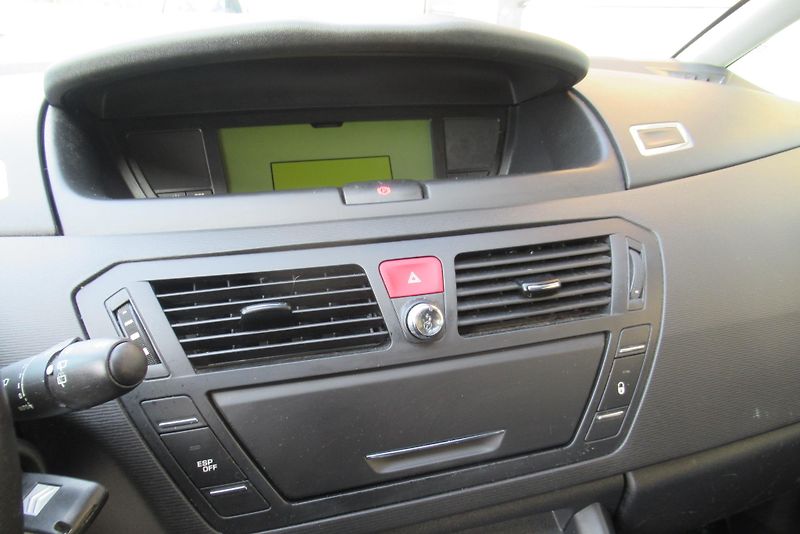 Citroën Grand C4 Picasso 1.6 HDi AUT. KLIMA 7 míst - fotka 11 z 19