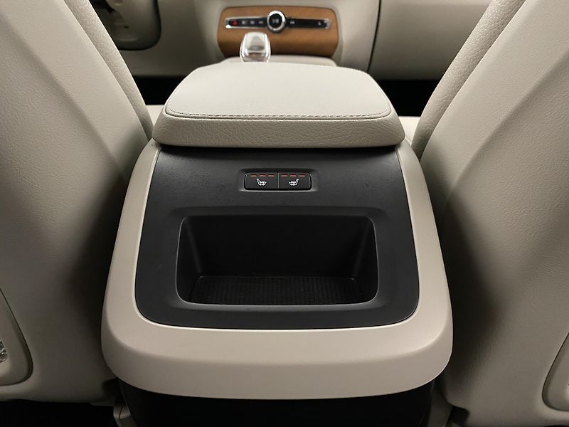 Volvo XC90 B5 AWD INSCRIPTION AUT CZ 7m - fotka 33 z 49