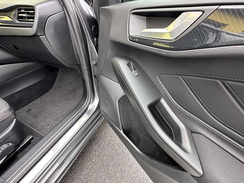 Ford Focus (2024) KOMBI ST LINE 1.5/85kW * LED - fotka 25 z 43