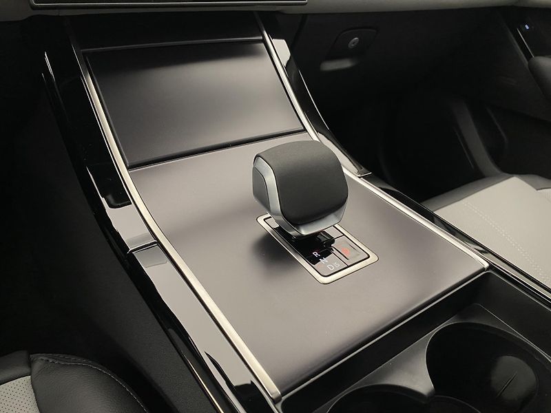 Land Rover Range Rover Velar D300 Dynamic SE REZERVACE - fotka 32 z 61