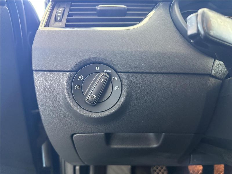 Škoda Octavia 1,4   TSI 110kW,SERVISKA,ČR - fotka 12 z 28
