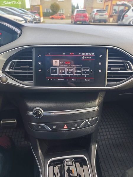 Peugeot 308 (2021) - fotka 25 z 34