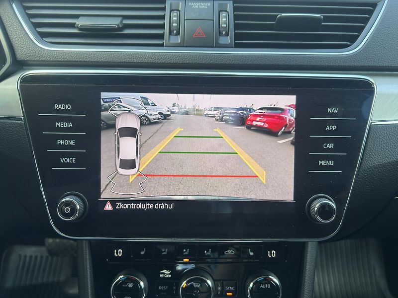 Škoda Superb 2.0TDI 147kW DSG - fotka 20 z 25