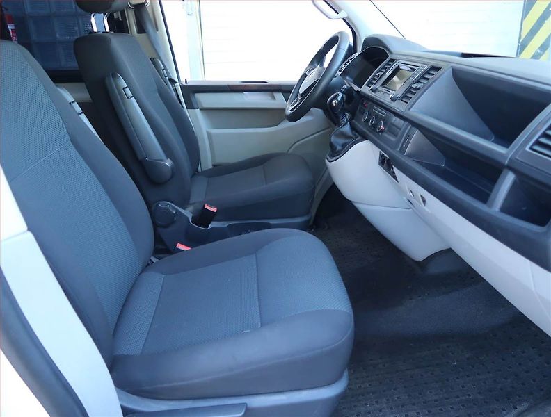 Volkswagen Transporter (2018) 2.0 TDI 4MOTION, Bus, 5Míst - fotka 9 z 18