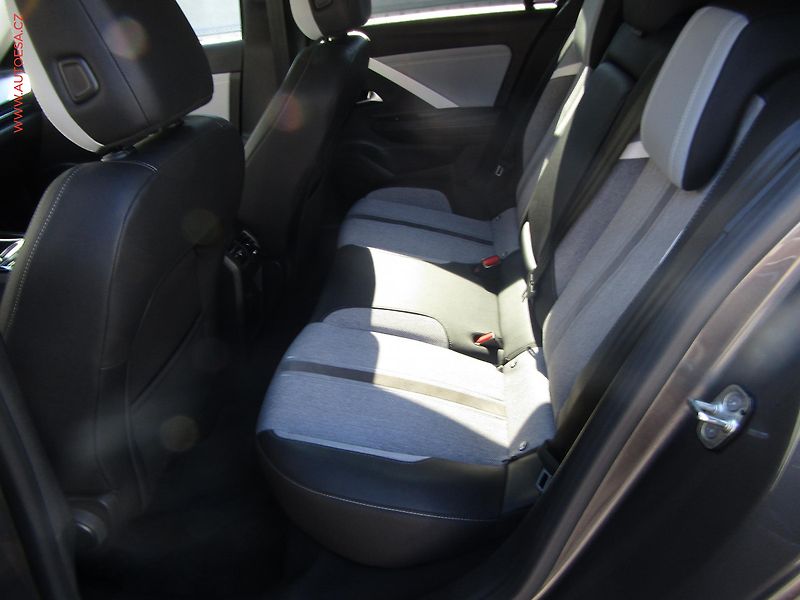 Opel Astra (2023) 1.5 CDTi, Elegance - fotka 10 z 22