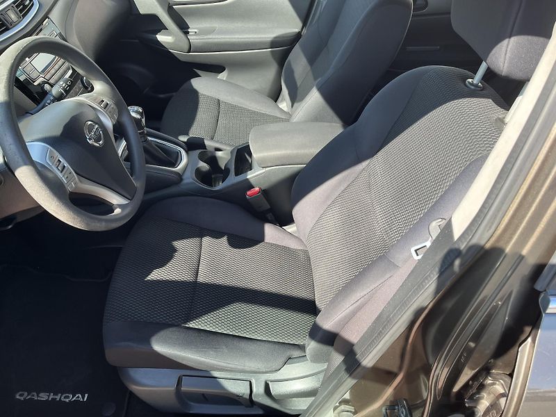 Nissan Qashqai 1.2 85 kW ČR - fotka 9 z 29
