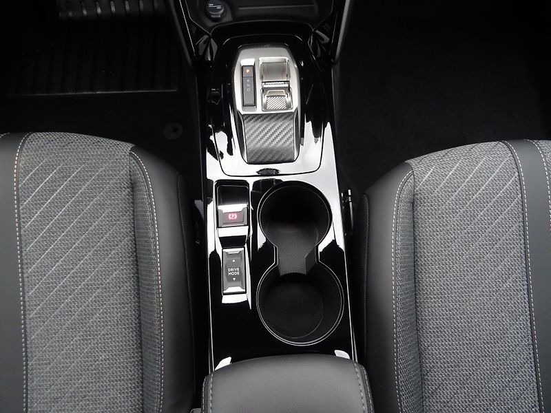 Peugeot 2008 (2026) ALLURE Hybrid 145k e-DCS6 - fotka 37 z 45