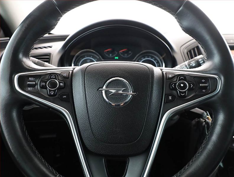 Opel Insignia (2015) 2.0 CDTI, 4X4, Automat - fotka 8 z 19