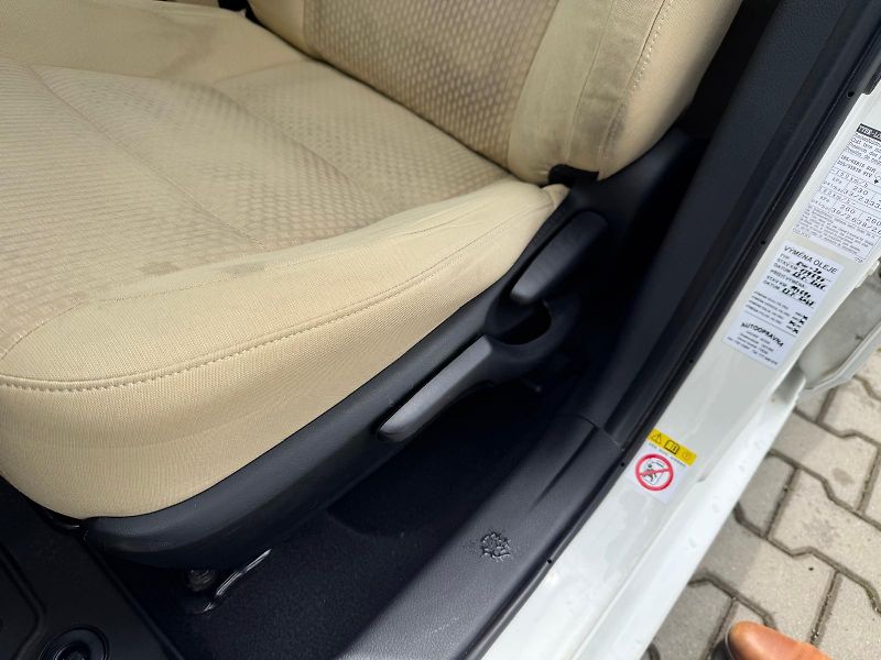 Toyota Corolla 1.6 VVT-i Active Trend - fotka 22 z 26