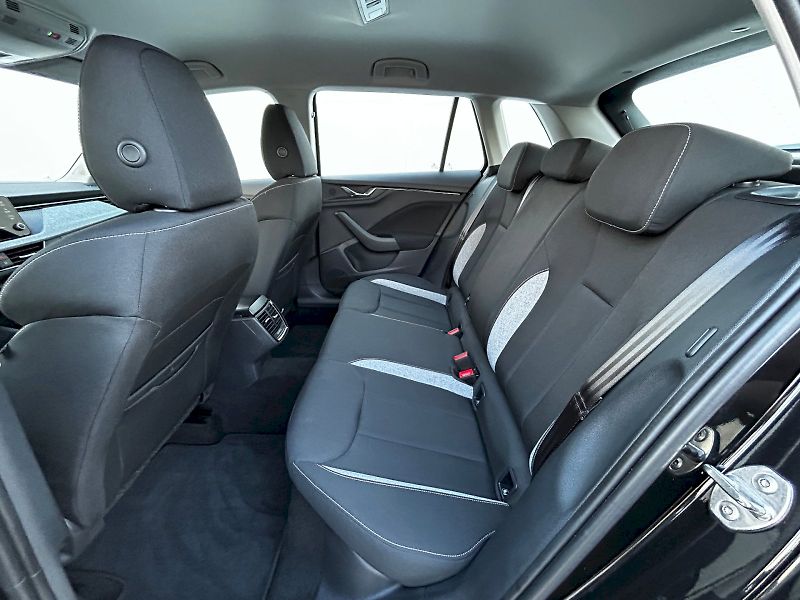 Škoda Kamiq (2025) 1.0 TSI 85kW MP6 Selection - fotka 28 z 33