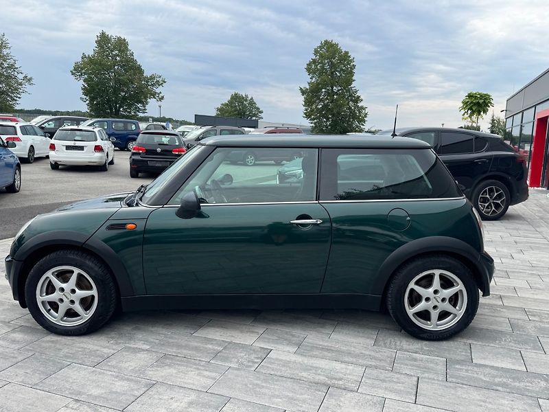 Mini Cooper (2003) One 1.6i 66kW - fotka 8 z 24