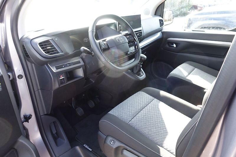 Toyota ProAce Verso 2.0L Diesel 144 PS 5D L1 6 MT - fotka 11 z 34