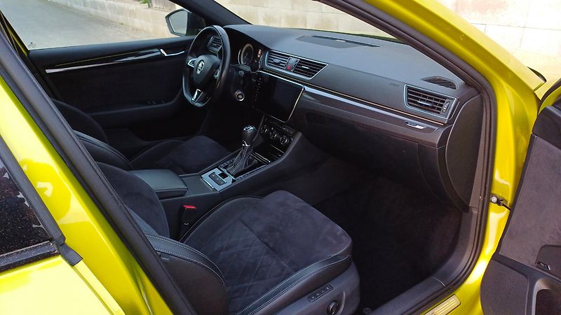 Škoda Superb 140kW TDI 4x4 SPORTLINE - fotka 9 z 47
