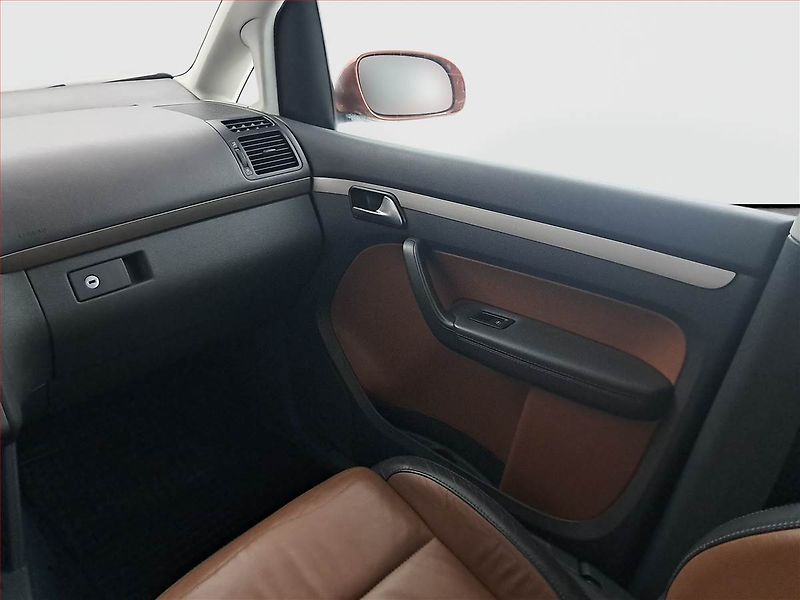 Volkswagen Touran (2007) Cross 2.0 TDI, Automat, 7 míst - fotka 8 z 17