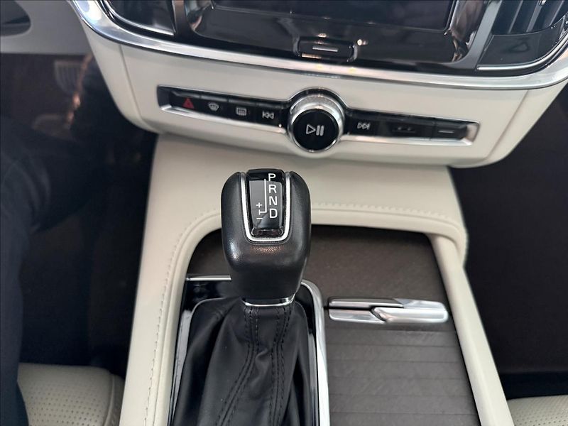 Volvo V90 2,0   173kW,CROSSCOUNTRY,SERVI - fotka 25 z 35
