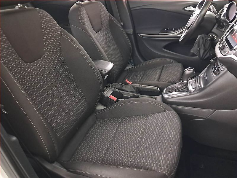 Opel Astra (2019) 1.6 CDTI, Automat, Navi - fotka 9 z 17