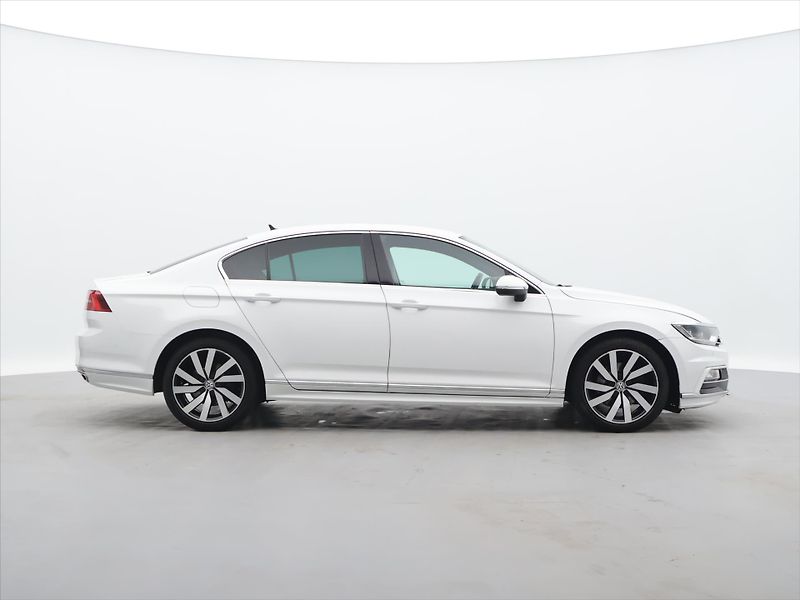 Volkswagen Passat 2,0 TDI 140kW DSG R-line CZ - fotka 8 z 27