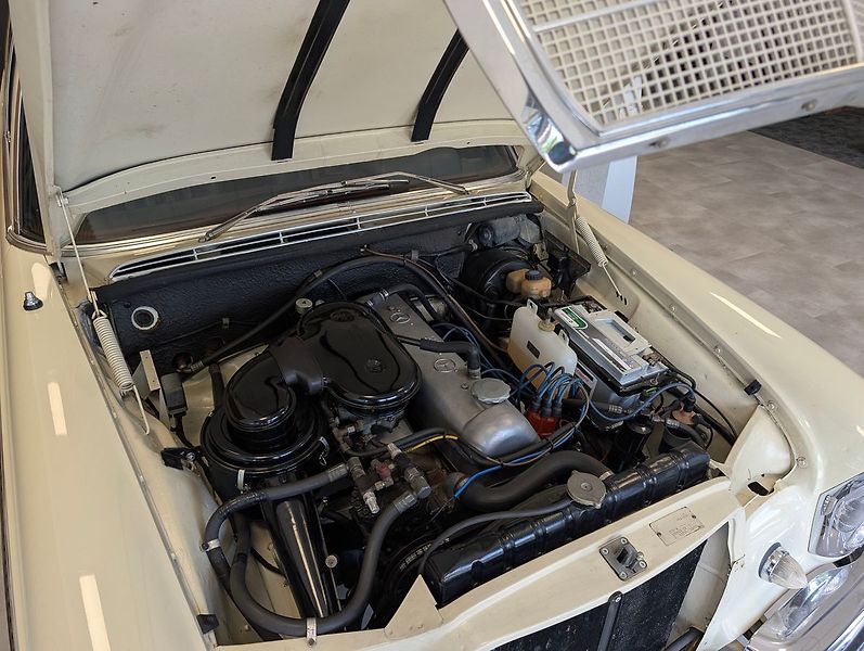 Mercedes-Benz Třídy S W108 - fotka 31 z 36
