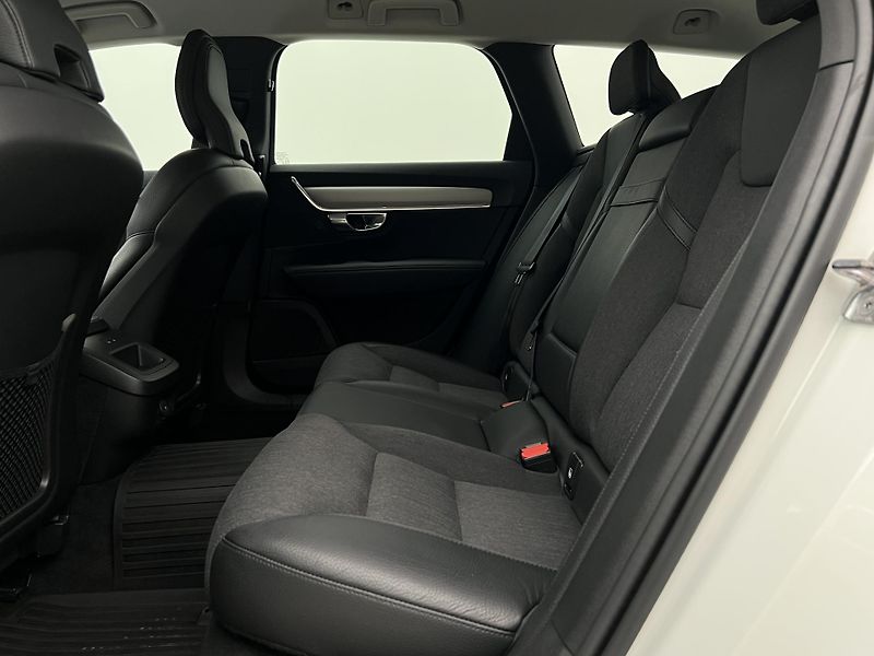 Volvo V90 B4 MOMENTUM AUT  - fotka 6 z 44