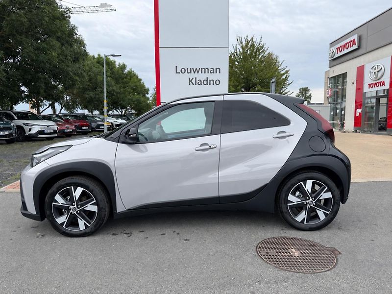 Toyota Aygo 1.5HEV Style Smart - fotka 3 z 4