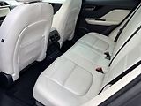 Jaguar F-Pace (2017) 2.0 AWD, 132kW,1.majitel, DPH - náhled 12