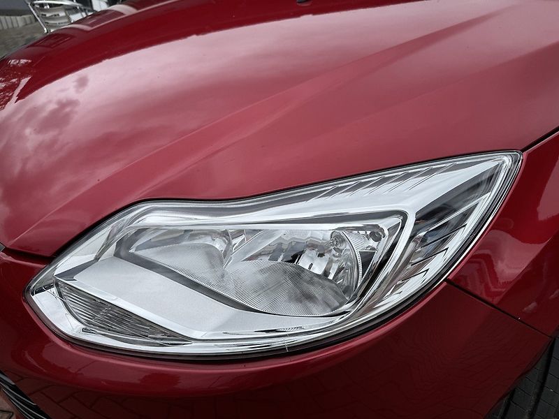 Ford Focus (2011) 1.6 Ti-VCT Digi Klima Tempomat - fotka 35 z 48