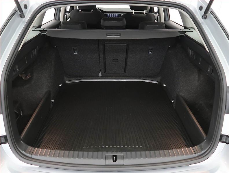 Škoda Octavia (2023) Ambition 2.0 TDI, ČR,1.maj - fotka 13 z 24
