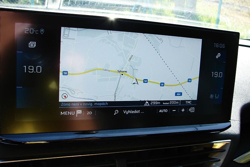 Peugeot 3008 1.5 BlueHDi 131PS 8EAT LED NAV - fotka 27 z 46