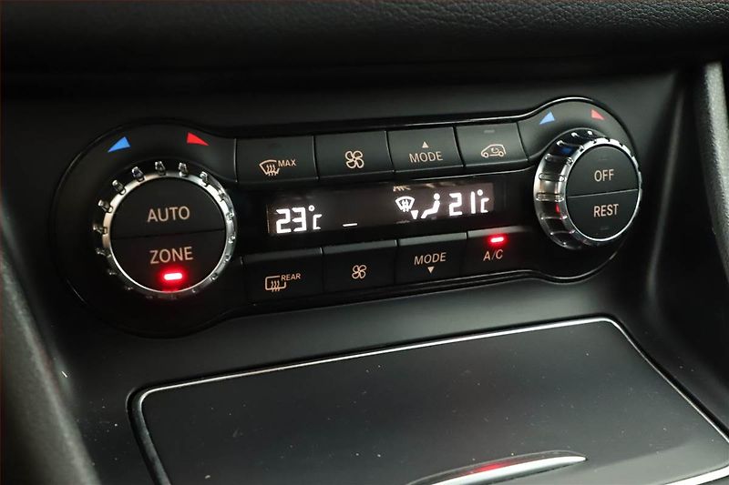 Mercedes-Benz GLA (2017) Style 200, Kůže, Tempomat - fotka 16 z 20